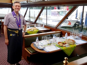 Schifffahrt mit Weinseminar und Käse