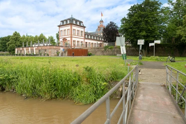 RheinMain Hanau Schifffahrt Anleger vor Schloss Philippsruhe