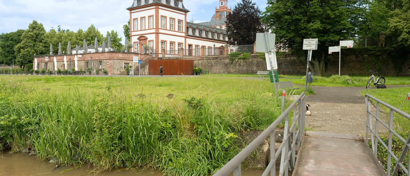 RheinMain Hanau Schifffahrt Anleger vor Schloss Philippsruhe