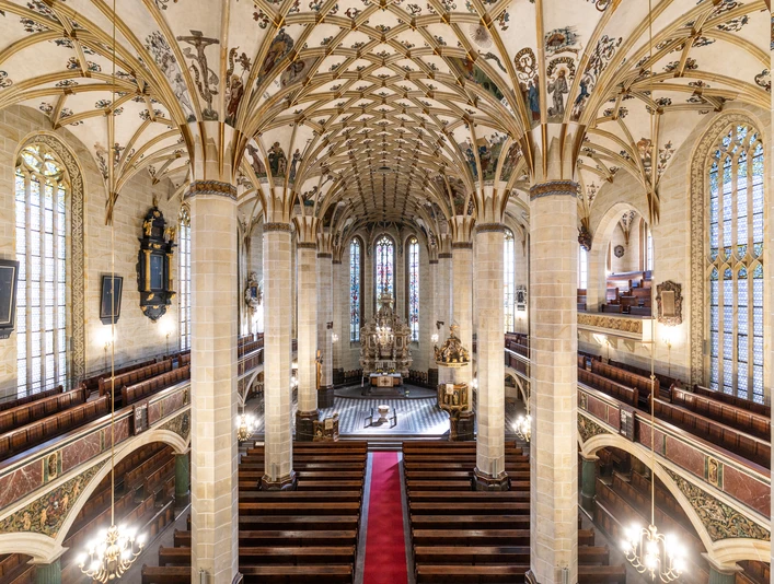 Kirche St. Marien in Pirna Interior view of St. Mary's Church in Pirna with Gothic vaulting and view of the altar.
