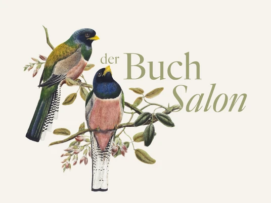 PHG_BuchSalon_Newsletter_900x1000.png Zwei Vögel auf Zweigen, die Werbung für den Buch Salon machen