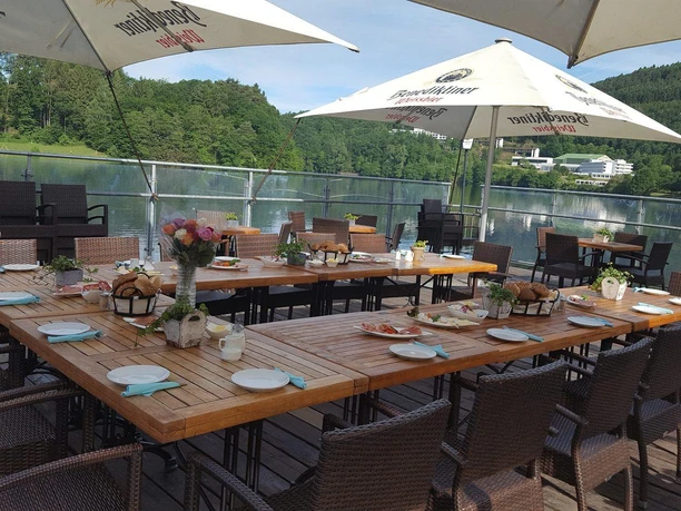 gemütliche Seeterrasse am Stausee Bitburg