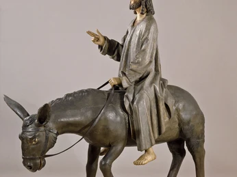 03_Palmesel Aachen Suermondt-Ludwig-Museum Foto Anne Gold.jpg Eine spätmittelalterliche Holzskulptur zeigt Christus auf einem Esel, stilvoll und detailreich.