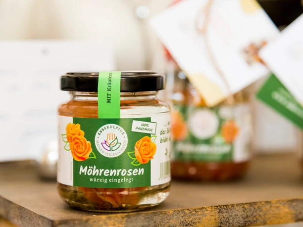 Essskulptur & Seifenstücke Mittweida, geschnitzen Möhrenrosen