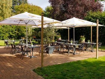 Ansicht Terrasse und Aussenbereich Restaurant Patchwork.jpg Ansicht Terrasse und Aussenbereich Restaurant Patchwork