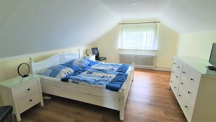 Herford-FeWo Schwarzenmoor-Doppelzimmer-Dirk Schröder.jpg
