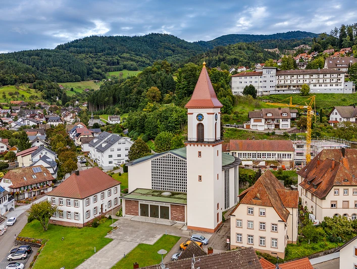 Kath. Kirche von vorne oben_neu(c) Nicolai Stotz_klein_2025