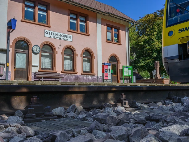 Bahnhof mit Gleisbett E-Zug_neu(c) Nicolai Stotz_klein_2025