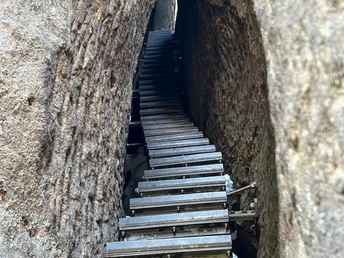 Der enge Aufstieg zum Hermannseck