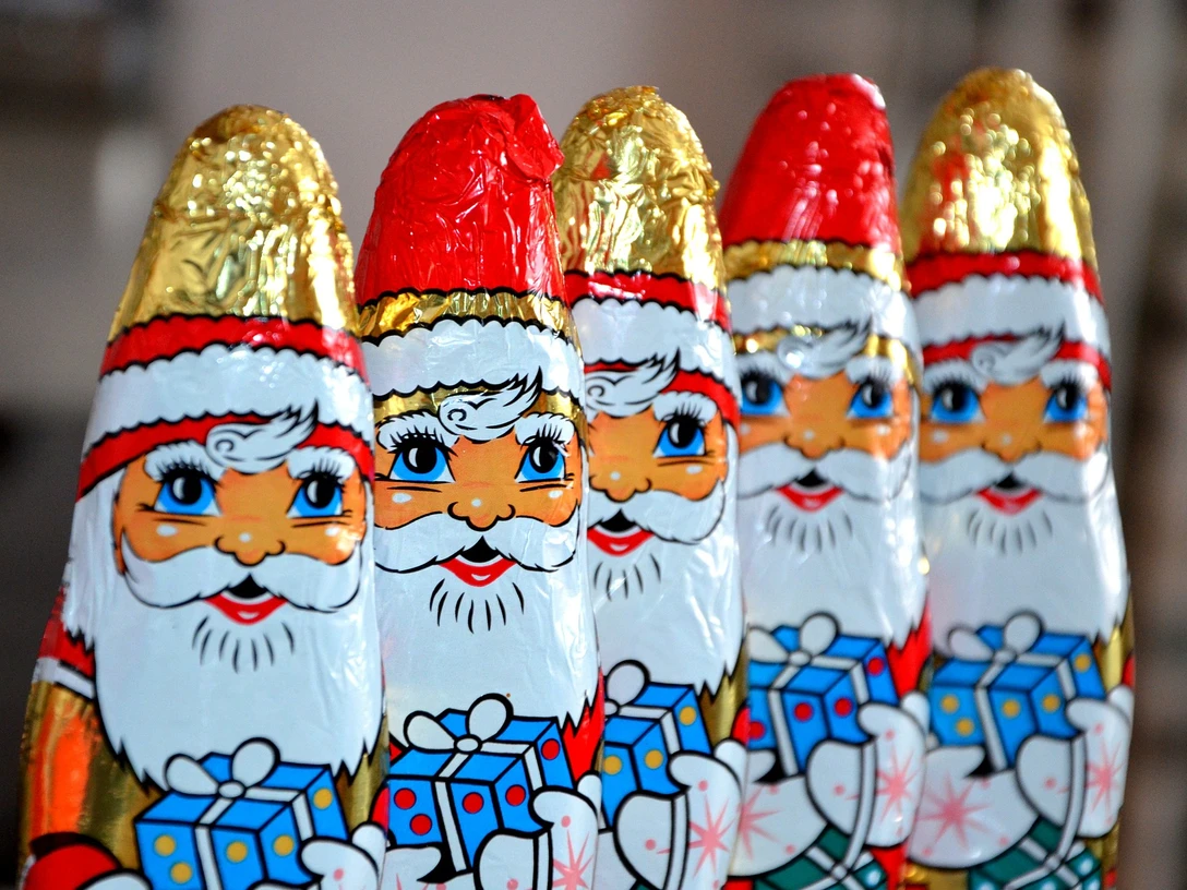 Nikolaus Zu sehen sind 5 Schokoladen-Nikoläuse