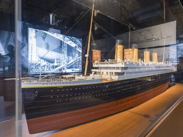 Model repliky lodi Titanic na výstavě "Titanic: An Immersive Voyage".