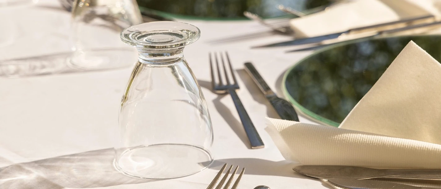 table-6657853_1280.jpg
