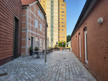 Zugang zu den Lesegärten©Christiane Manuel.jpg Zugang zur Stadtbücherei und LesegärtenAccess to the public library and reading gardens