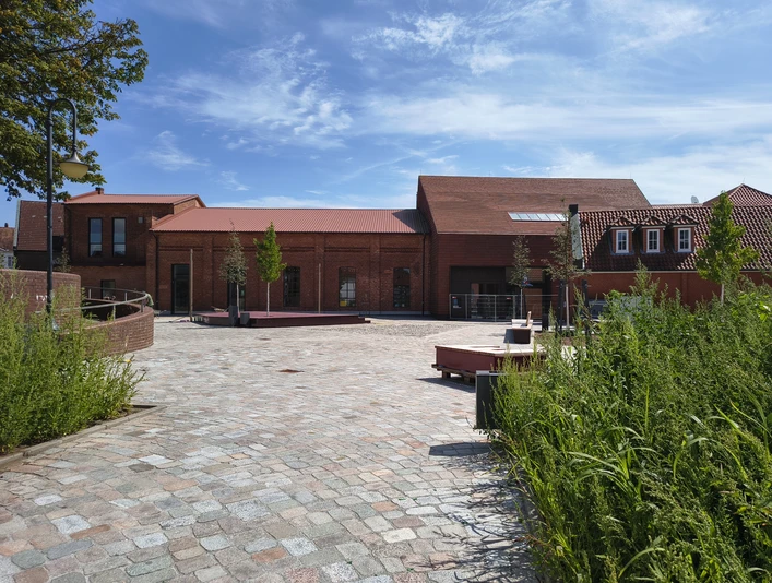 Lesegärten & Lütter Markt Lauenburg ©Christiane Manuel.jpg Lütter Markt LesegärtenLütter Markt reading gardens