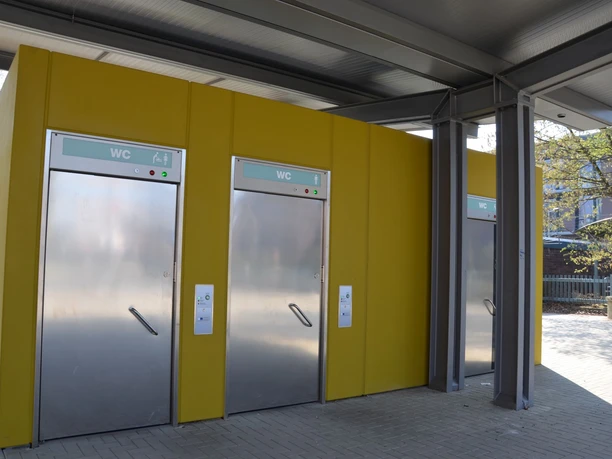 Öffentliche WC Anlage am Bahnhof Salzgitter-Lebenstedt Öffentliche WC Anlage am Bahnhof Salzgitter-Lebenstedt