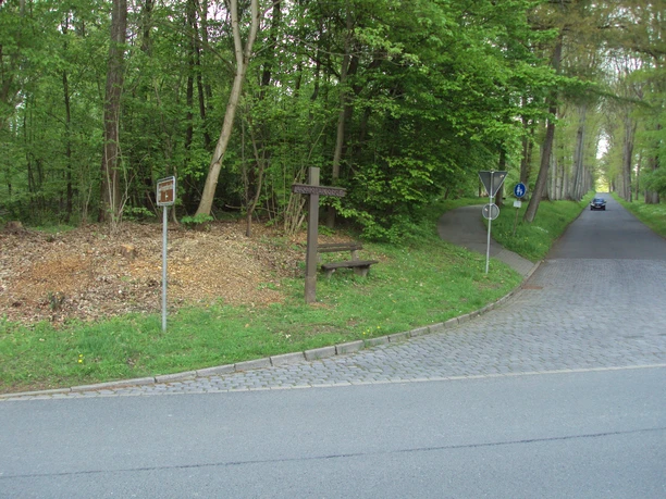 Salzgitter-Bad, Zufahrt zum Parkplatz am Waldfriedhof