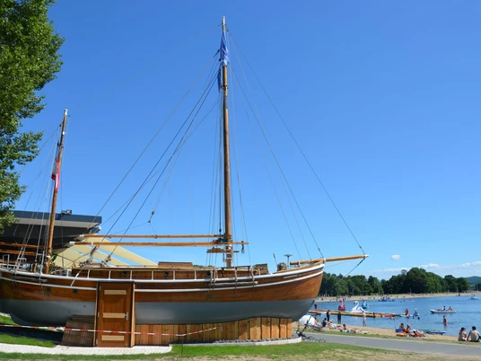 Verkaufskiosk im Schiff am Café del Lago am Salzgittersee