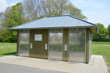 Öffentliche WC Anlaga am Piratenspielplatz am Salzgittersee