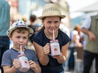 Leckere Erdbeermilch beim Oberkircher Erdbeerfest