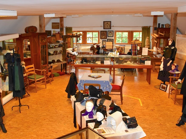 Trachtenmuseum im Heimathaus Logehuus Hesedorf Trachtenmuseum im Heimathaus Logehuus Hesedorf