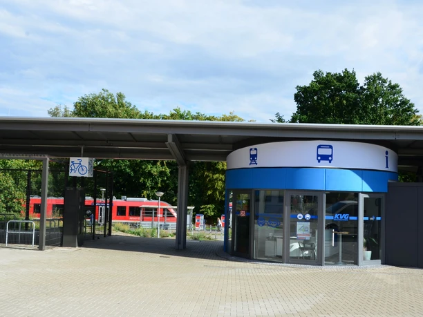 Mobilitätszentrale der KVG am Bahnhaltepunkt Salzgitter-Lebenstedt