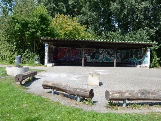 Grillplatz am Tauchereinstieg Salzgittersee - Westufer mit Schutzhütte