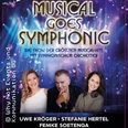 Plakat für Musical-Show mit Orchester und Künstlerporträts.