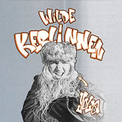 Grafik mit einer lachenden Person in Winterbekleidung und Graffiti-Text "WiLDe KERLiNNeN".