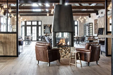 Brb_RiverLoft_OUTER_ROADS_Restaurant.jpg.jpg