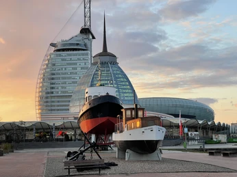 Deutsches Schifffahrtsmusem IMG_1250 (c) Vanessa Wilke_Erlebnis Bremerhaven.jpg Museumsschiff Stier und Paul Kossel an Land im Sonnenuntergang