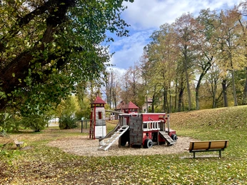 Spielplatz Krähengraben in Einbeck Spielplatz Krähengraben in Einbeck im Herbst