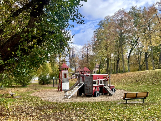 Spielplatz Krähengraben in Einbeck Spielplatz Krähengraben in Einbeck im Herbst