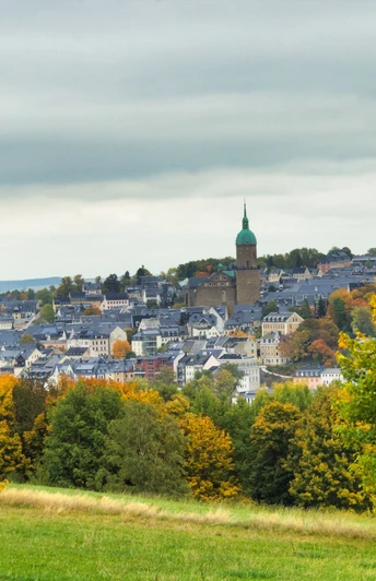 die imposante Annenkirche ragt aus dem Stadtbild von Annaberg-Buchholz heraus