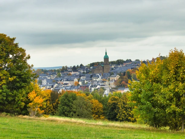 die imposante Annenkirche ragt aus dem Stadtbild von Annaberg-Buchholz heraus