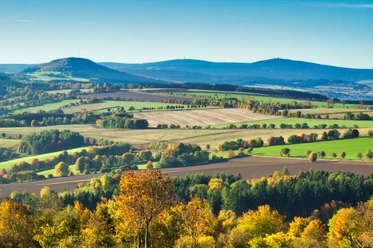 Ausblick auf Bärenstein, Fichtelberg und Keilberg