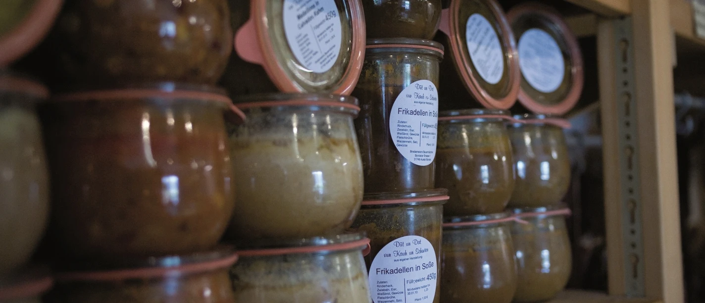 Wurstwaren aus eigener Herstellung von Hof Kampmeier