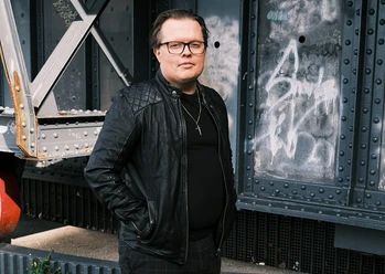 AngeloKelly-Pressefoto2025-Querformat-creditsAngeloKelly.jpg