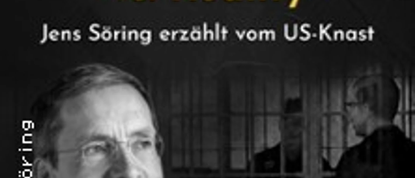 Poster mit Porträt eines Mannes und dem Titel Prison Break vs. Reality vor Gefängniszellen