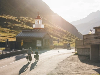 Oberalppass mit Leuchtturm