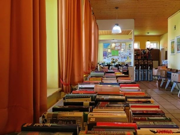 00 samstag-auf-dem-buechermarkt-7d88b8a2-f512-4d7c-8b87-4fcb54758f59_ShiftN web.jpg