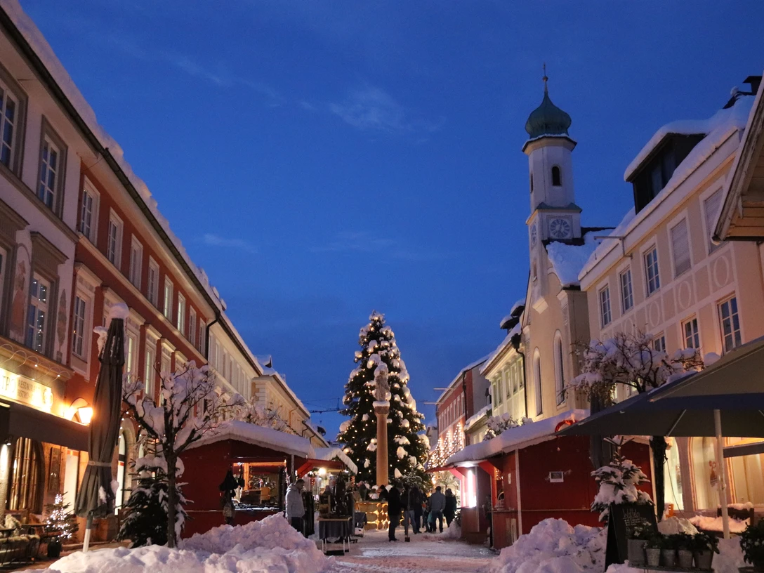 Hüttendorf Winter Fußgängerzone @Heidi Bernhard (3).JPG