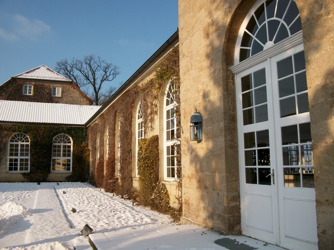 Brunnenarkaden im Gräflichen Park.JPG