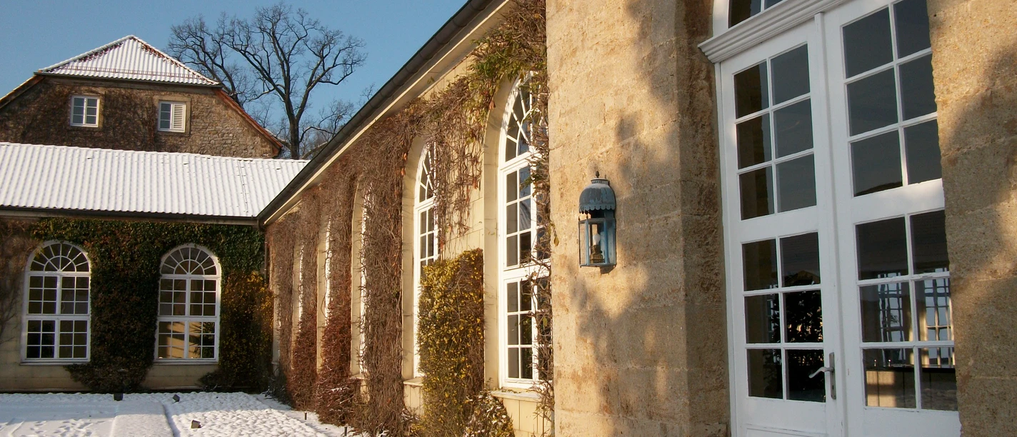 Brunnenarkaden im Gräflichen Park.JPG