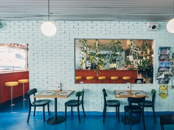 Neubad_Bistro.jpg Bistro im Neubad LuzernBistro in the Neubad LucerneBistro au Neubad Lucerne