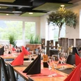 restaurant-topoff-farbig-gedeckte-tische.jpg