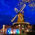 Mühle Pewsum Anleuchtfest Zu sehen ist die beleuchtete Mühle in Pewsum.