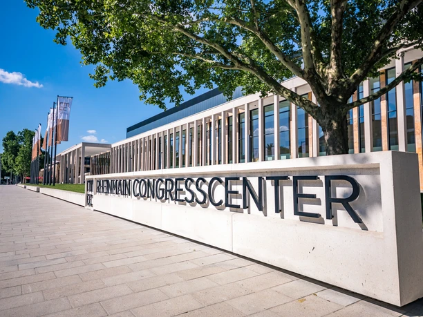 Rhein-Main-Congress-Center - Aussenansicht Gebäudeansicht der Rhein-Main-Congress Centers.