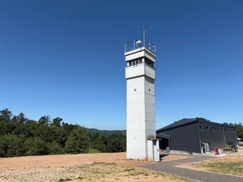 Beobachtungsturm im Grenzmuseum Schifflersgrund