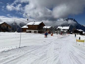 hero-chalet-schirli-am-skilift-winter-rosswald-204