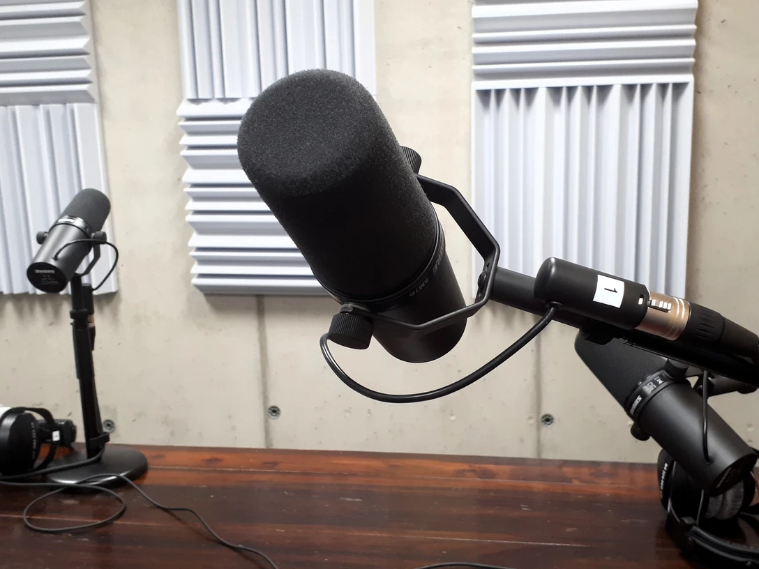 Podcast emsland.entspannt – Mikro & Kopfhörer im Studio ©Emsland Tourismus GmbH .jpg